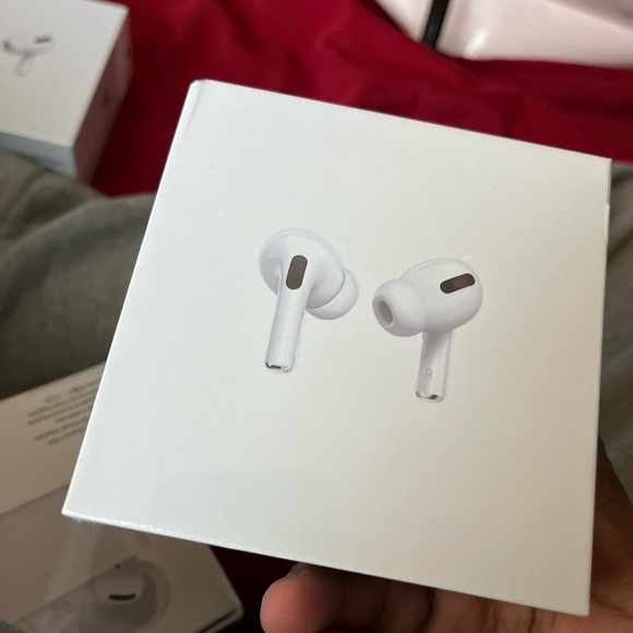 AirPod Pros gen 2 - Picture 4 of 5